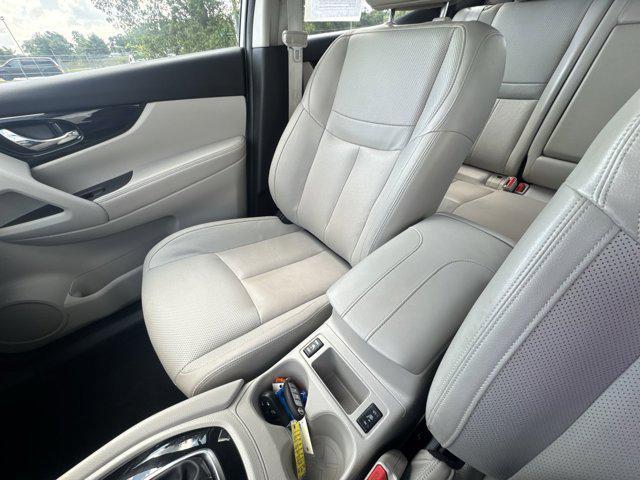 Photo of 2022 Pearl White Tricoat Nissan Rogue Sport