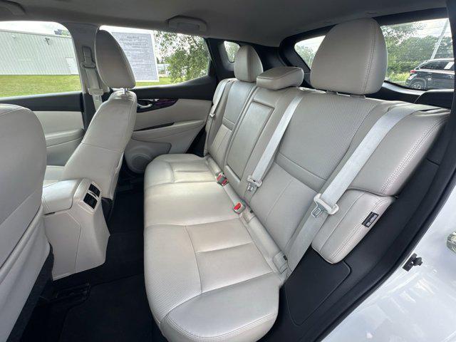 Photo of 2022 Pearl White Tricoat Nissan Rogue Sport