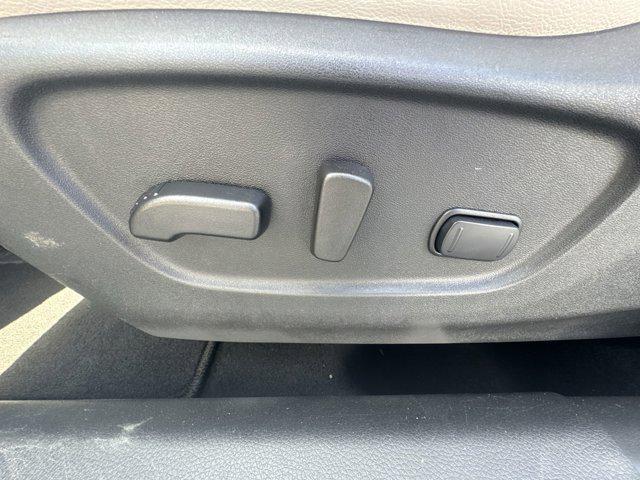 Photo of 2022 Pearl White Tricoat Nissan Rogue Sport