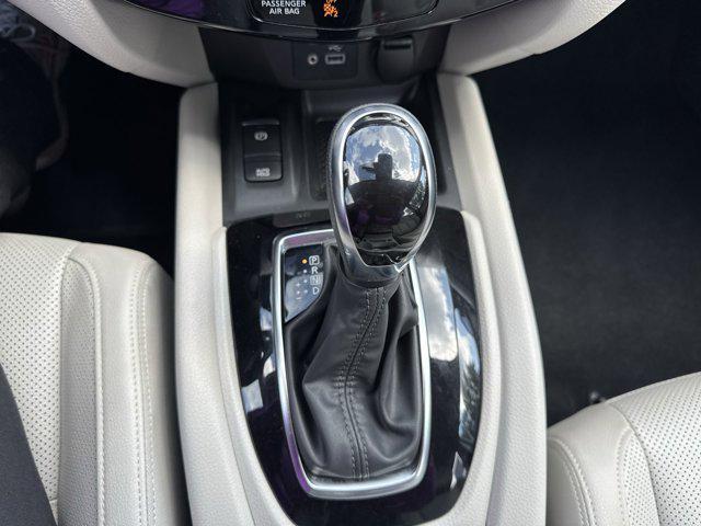 Photo of 2022 Pearl White Tricoat Nissan Rogue Sport