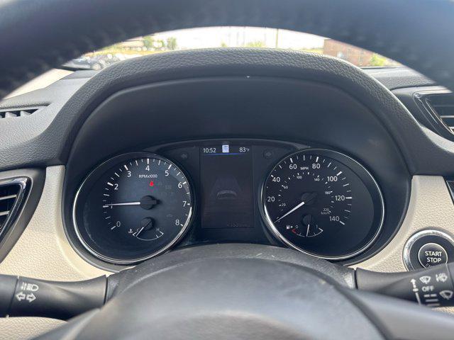 Photo of 2022 Pearl White Tricoat Nissan Rogue Sport