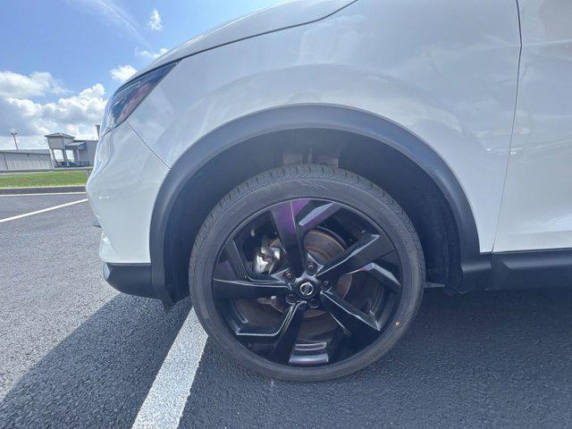 Photo of 2022 Pearl White Tricoat Nissan Rogue Sport