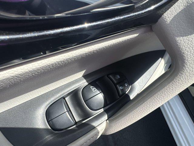 Photo of 2022 Pearl White Tricoat Nissan Rogue Sport