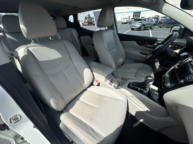 Photo of 2022 Pearl White Tricoat Nissan Rogue Sport