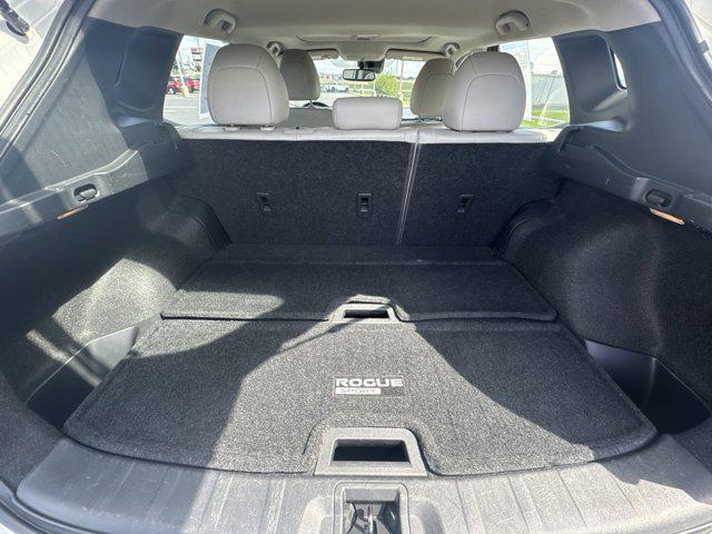 Photo of 2022 Pearl White Tricoat Nissan Rogue Sport