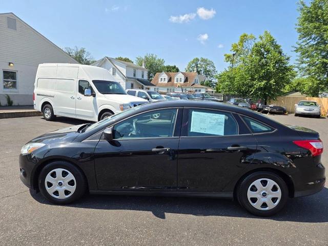Photo of 2014 Black Ford Focus