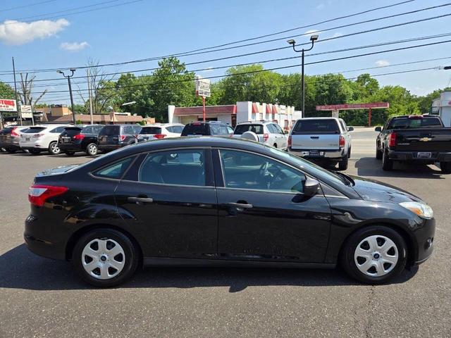 Photo of 2014 Black Ford Focus