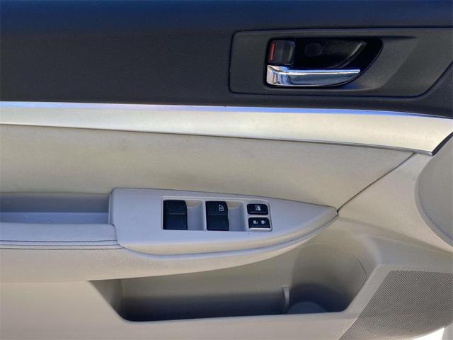 Photo of 2012 Satin White Pearl Subaru Legacy