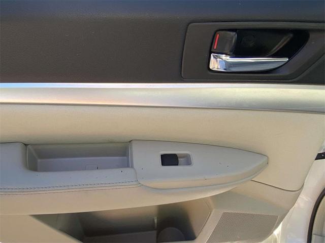 Photo of 2012 Satin White Pearl Subaru Legacy