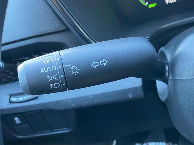 Photo of 2025 Platinum White Pearl Honda CR-V Hybrid