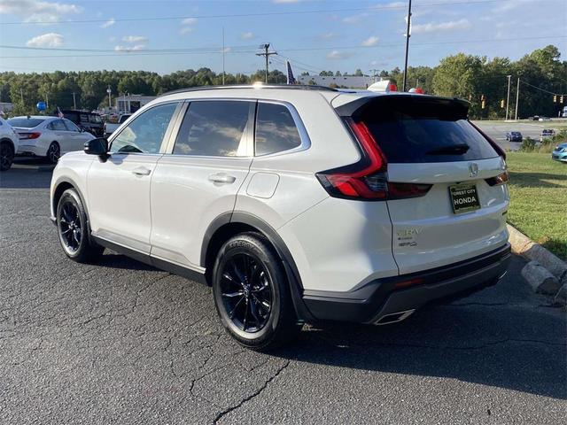 Photo of 2025 Platinum White Pearl Honda CR-V Hybrid