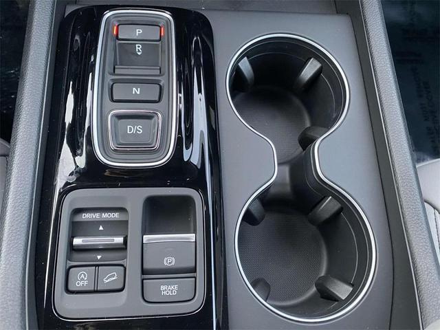 Photo of 2025 Platinum White Pearl Honda Pilot