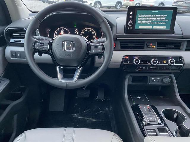 Photo of 2025 Platinum White Pearl Honda Pilot