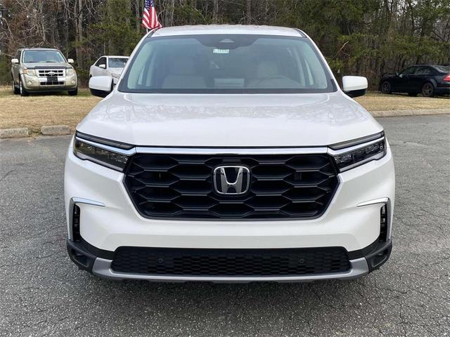 Photo of 2025 Platinum White Pearl Honda Pilot