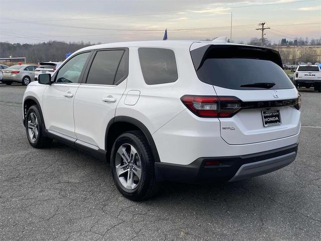 Photo of 2025 Platinum White Pearl Honda Pilot