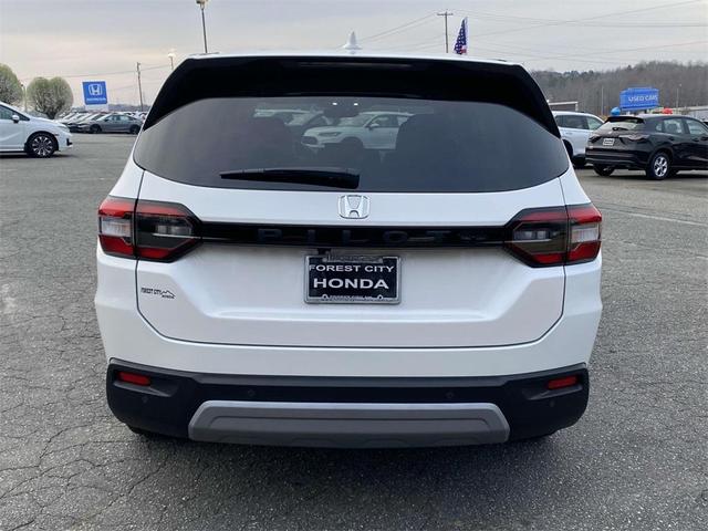 Photo of 2025 Platinum White Pearl Honda Pilot