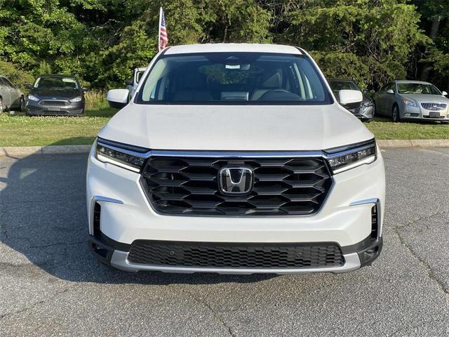 Photo of 2025 Platinum White Pearl Honda Pilot