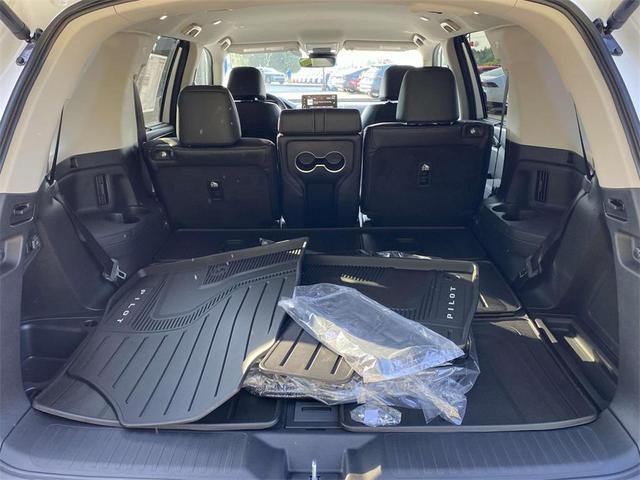 Photo of 2025 Platinum White Pearl Honda Pilot
