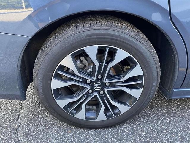 Photo of 2025 Smoke Blue Pearl Honda Odyssey