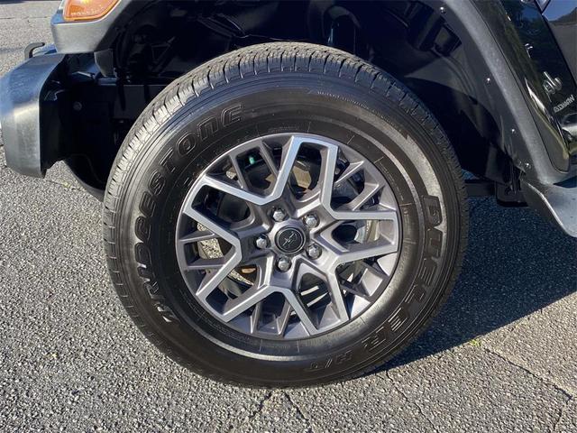 Photo of 2024 Black Clearcoat Jeep Wrangler