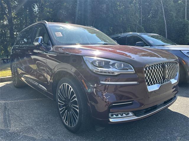 Photo of 2022 BURGUNDY VELVET MET TC Lincoln Aviator