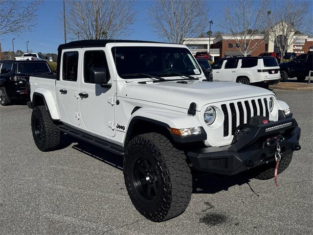 Photo of 2023 Bright White Clearcoat Jeep Gladiator