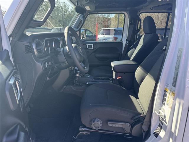Photo of 2023 Bright White Clearcoat Jeep Gladiator