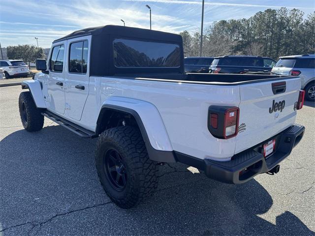Photo of 2023 Bright White Clearcoat Jeep Gladiator