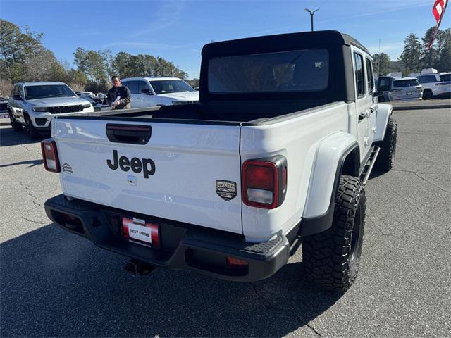 Photo of 2023 Bright White Clearcoat Jeep Gladiator