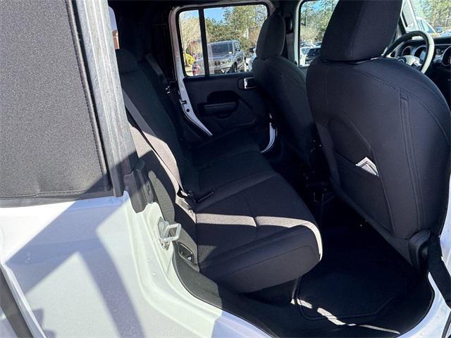 Photo of 2023 Bright White Clearcoat Jeep Gladiator