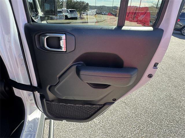 Photo of 2023 Bright White Clearcoat Jeep Gladiator