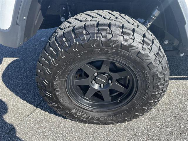 Photo of 2023 Bright White Clearcoat Jeep Gladiator