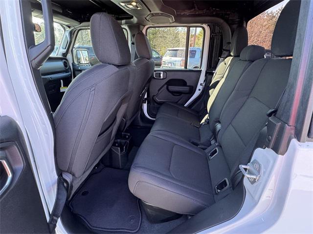 Photo of 2023 Bright White Clearcoat Jeep Gladiator