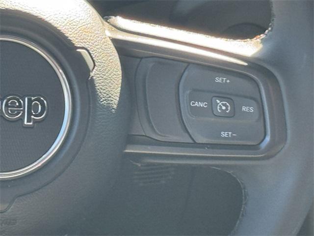Photo of 2023 Bright White Clearcoat Jeep Gladiator