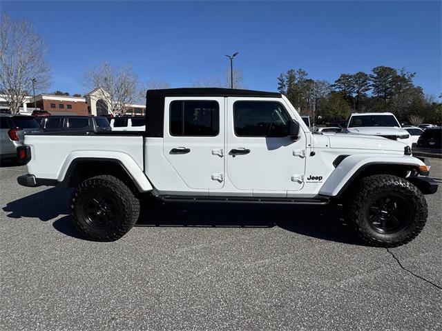 Photo of 2023 Bright White Clearcoat Jeep Gladiator