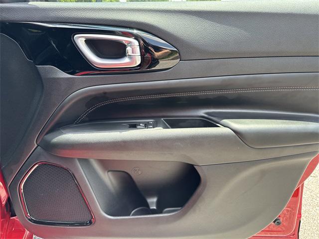 Photo of 2022 Redline Pearlcoat Jeep Compass