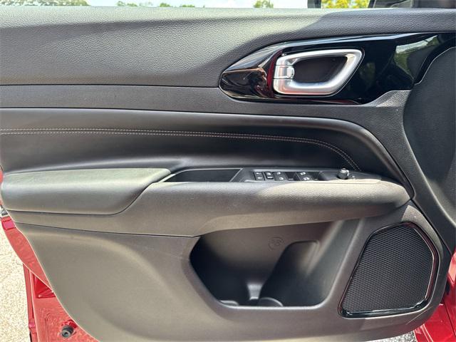 Photo of 2022 Redline Pearlcoat Jeep Compass