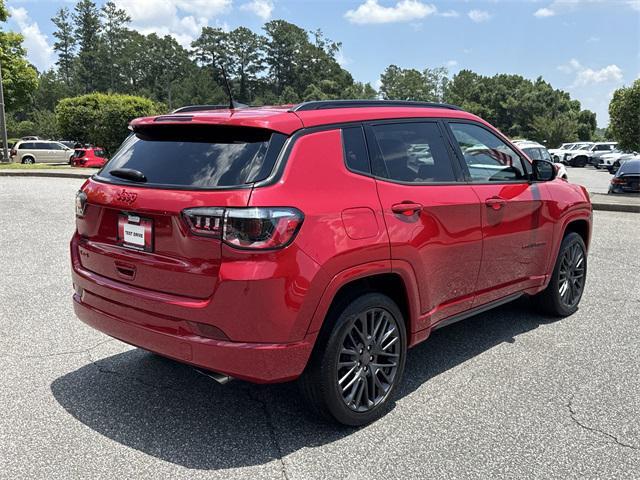Photo of 2022 Redline Pearlcoat Jeep Compass