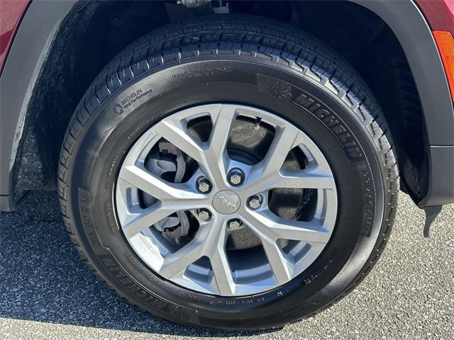 Photo of 2024 Velvet Red Pearlcoat Jeep Grand Cherokee L