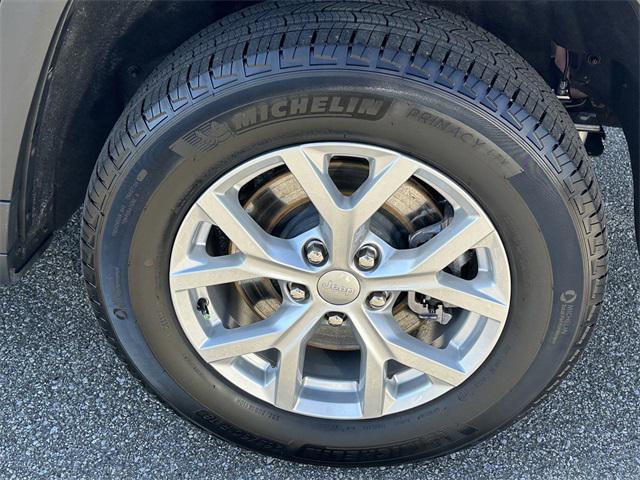 Photo of 2024 Velvet Red Pearlcoat Jeep Grand Cherokee L