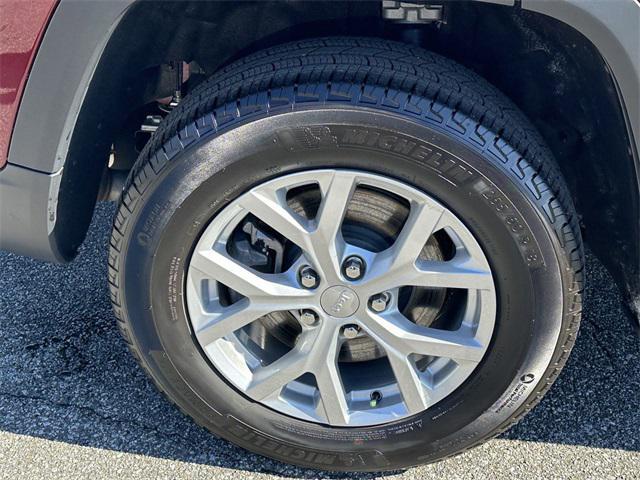 Photo of 2024 Velvet Red Pearlcoat Jeep Grand Cherokee L