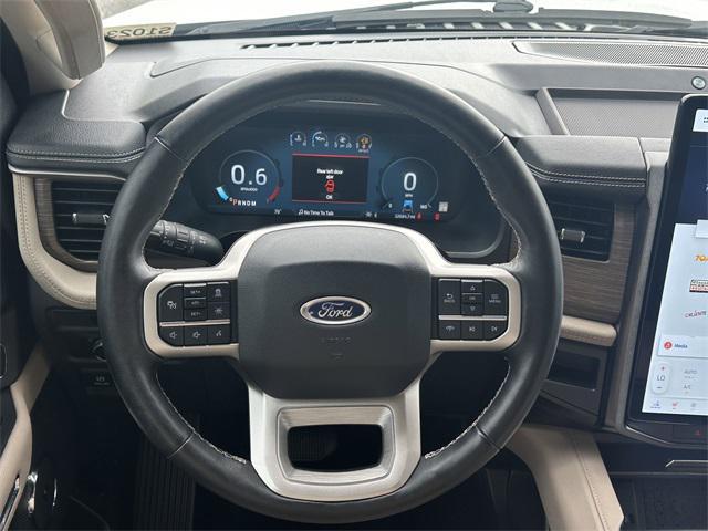 Photo of 2022 White Metallic Ford Expedition Max