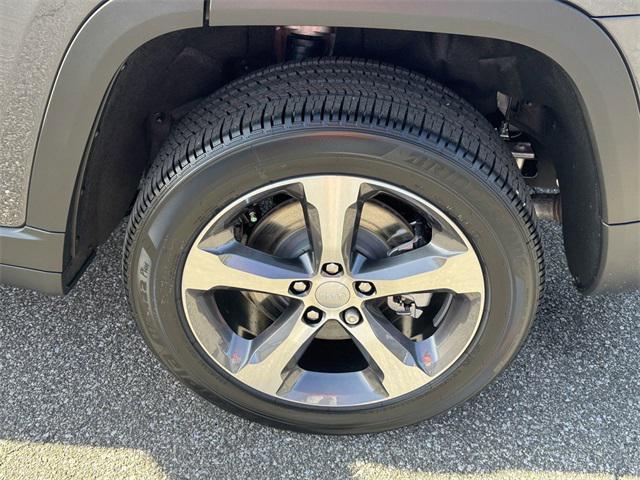 Photo of 2025 Baltic Gray Metallic Clearcoat Jeep Grand Cherokee L