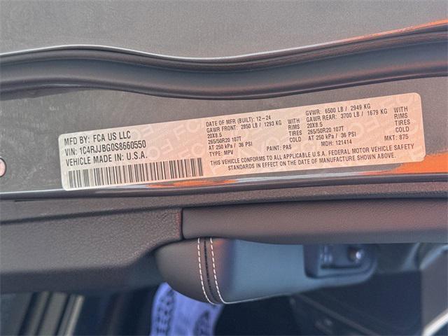 Photo of 2025 Baltic Gray Metallic Clearcoat Jeep Grand Cherokee L