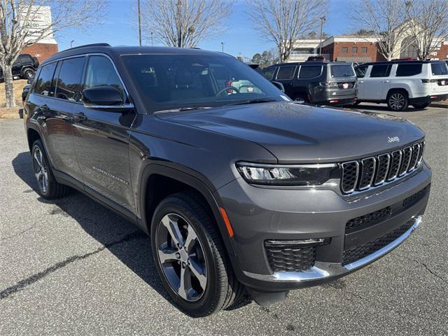 Photo of 2025 Baltic Gray Metallic Clearcoat Jeep Grand Cherokee L