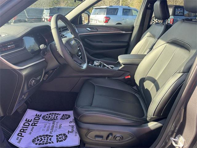 Photo of 2025 Baltic Gray Metallic Clearcoat Jeep Grand Cherokee L
