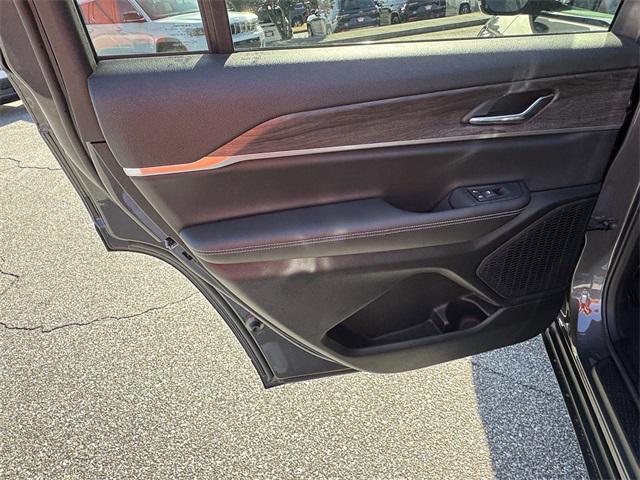 Photo of 2025 Baltic Gray Metallic Clearcoat Jeep Grand Cherokee L