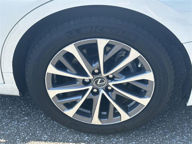 Photo of 2022 Eminent White Pearl Lexus ES 350