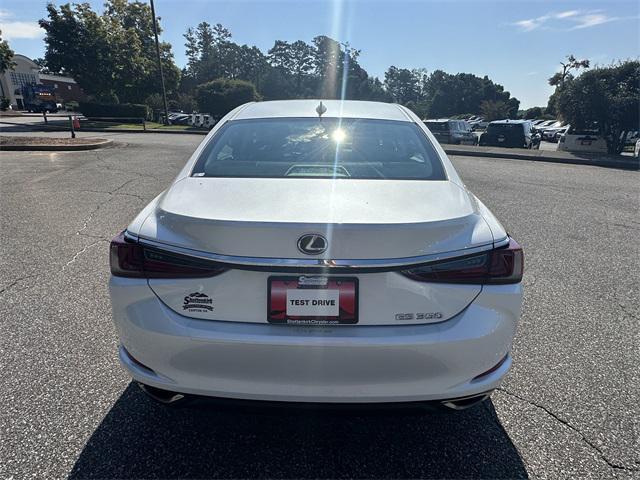 Photo of 2022 Eminent White Pearl Lexus ES 350