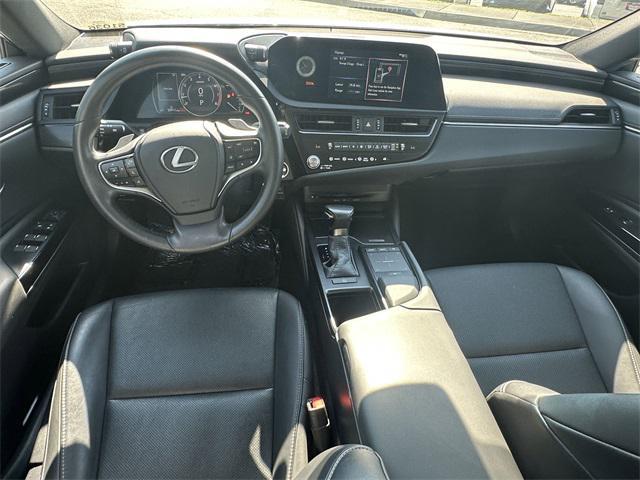 Photo of 2022 Eminent White Pearl Lexus ES 350